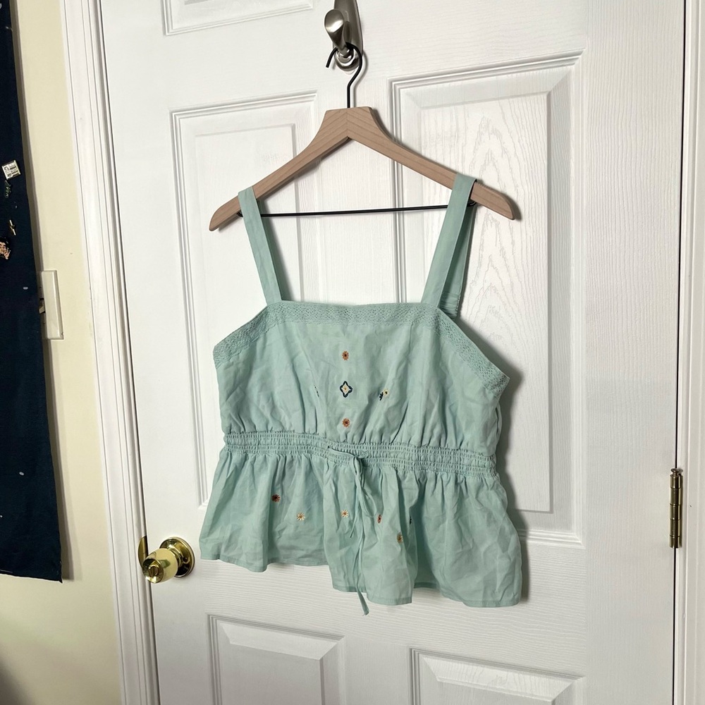 ✧･ﾟlight blue embroidered peplum cami